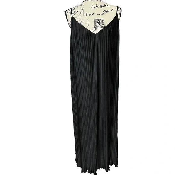 Astr | Dresses | Astr The Label Pleated V Neck Midi Slip Dress Ladies Size  Large Black | Poshmark